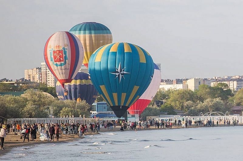 В Анапе из-за непогоды приостановили фестиваль воздушных шаров