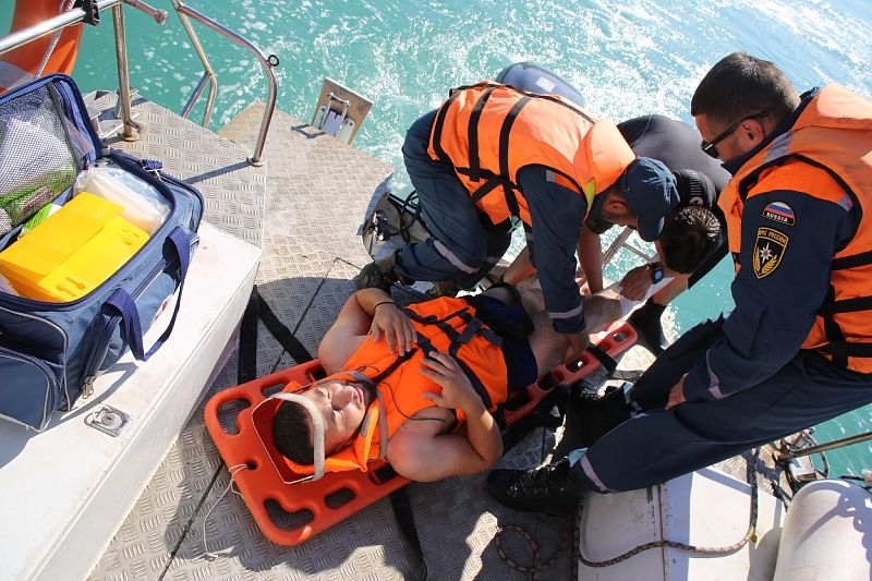 Тонули люди, горел корабль: в Геленджике прошли масштабные учения спасателей