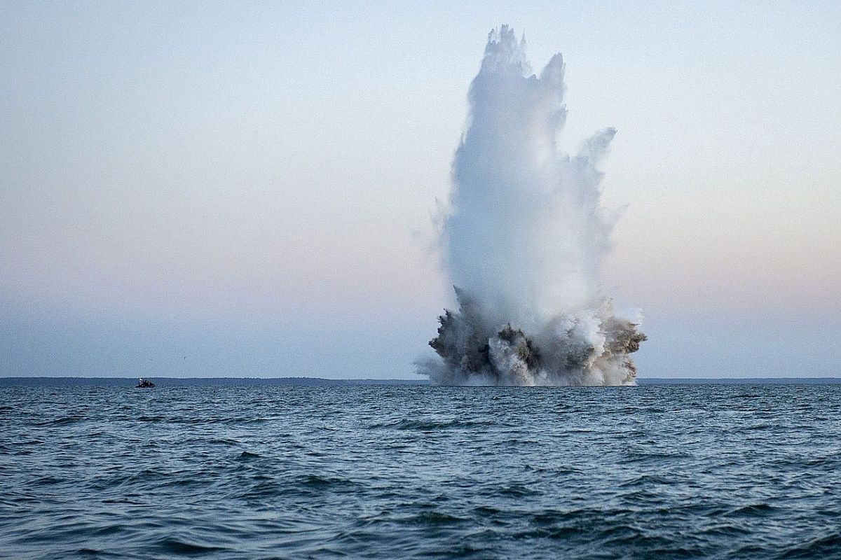 В Черном море проводят противоминные учения