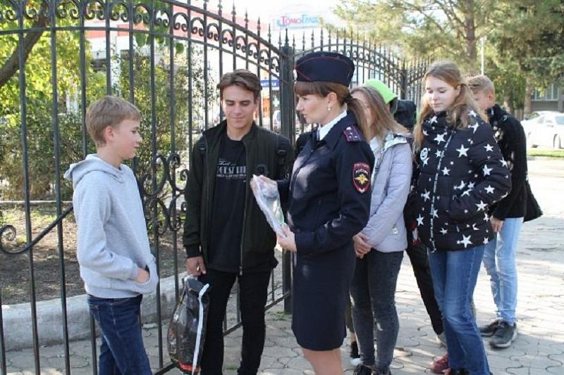 В Краснодарском крае молодежные патрули учат школьников основам ПДД
