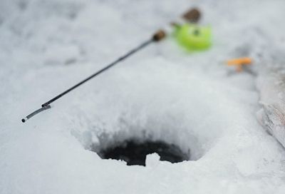 Получи зачетный улов на зимней рыбалке! Играй приманкой так и таскай плотву одну за другой