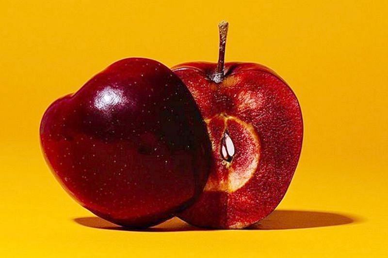 Любовь к необычным яблокам принесла менеджеру известность