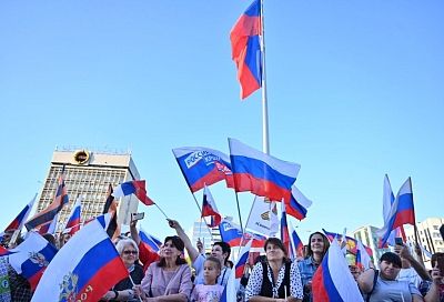 #Мывместе: более 15 тысяч человек собрались на праздничном митинге-концерте в центре Краснодара
