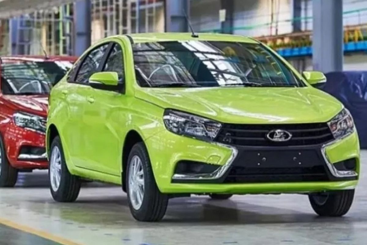 Минпромторг закупит Lada Aura для чиновников