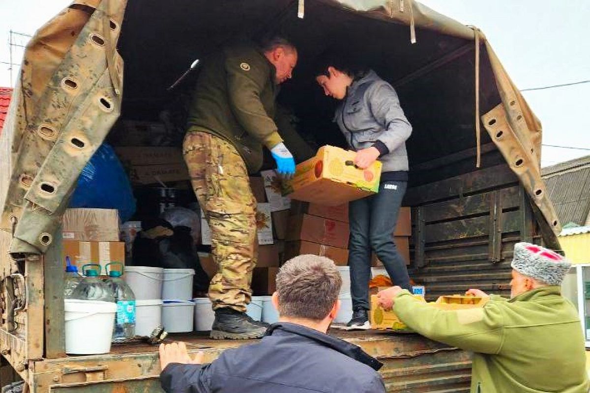 Свыше 100 тонн гуманитарной помощи собрали кубанские казаки с начала марта