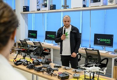 Потому что мы пилоты: в Краснодаре открылась первая в России детская школа по управлению беспилотниками