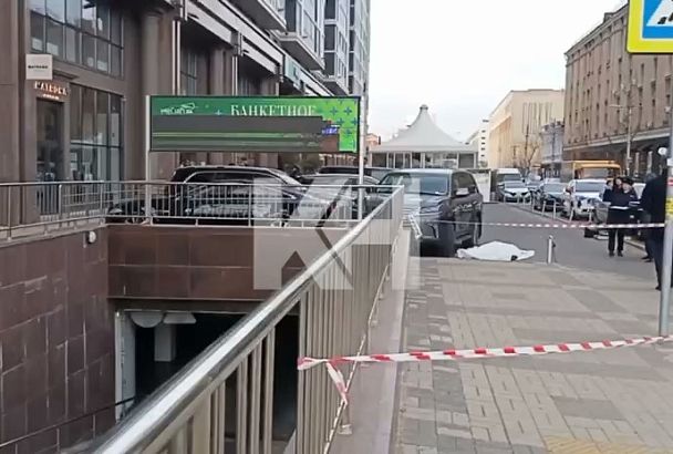 Момент убийства бывшего владельца ночного клуба в центре Краснодара попал на видео