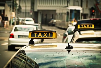 Службы такси и каршеринга испытывают дефицит иномарок