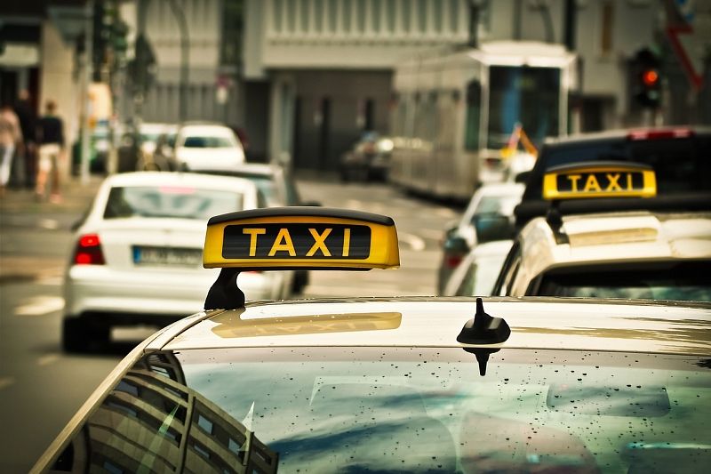 Службы такси и каршеринга испытывают дефицит иномарок