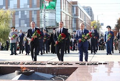 Губернатор Кубани Вениамин Кондратьев возложил цветы к Вечному огню в Краснодаре