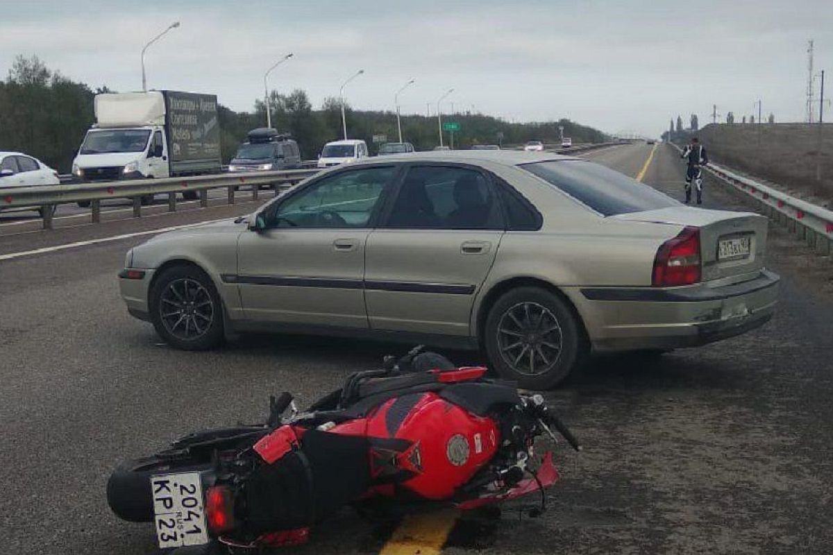 В Краснодарском крае в ДТП погиб мотоциклист