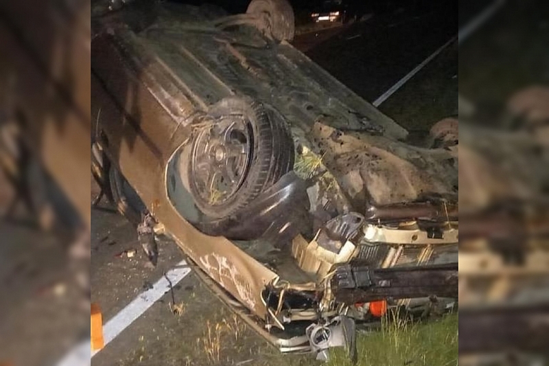 В Адыгее в ночном ДТП пострадал водитель опрокинувшейся иномарки