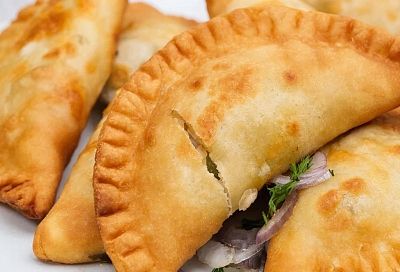 Чебуреки в духовке. Скажите диетические? Нет, просто невероятно вкусные! Готовятся без фритюра, а получаются даже лучше, чем жареные