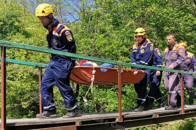 Туристка получила перелом ключицы во время экскурсии по Свирскому ущелью в Сочи 