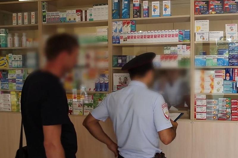 В сочинской аптеке полицейские изъяли около 100 таблеток «Лирики»