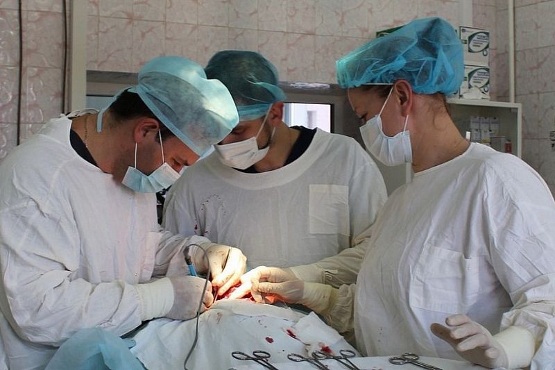 Краснодарские онкологи за 10-часовую операцию удалили опухоль во рту мужчины и сделали ему новую челюсть