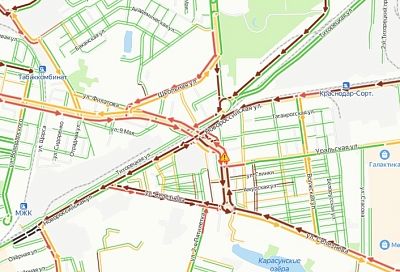 Автомобилисты застряли в пятикилометровой пробке из-за ремонта улицы Новороссийской