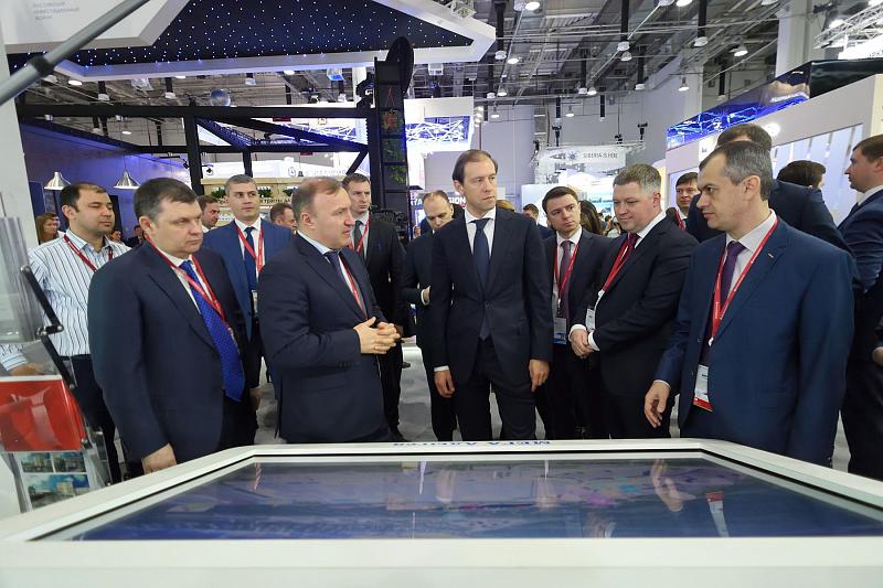 На Российском инвестиционном форуме прошли переговоры руководителя Минпромторга РФ и Главы Адыгеи