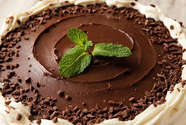 Шоколадный торт на сковороде с нежным кремом: без духовки, без хлопот, но очень вкусно