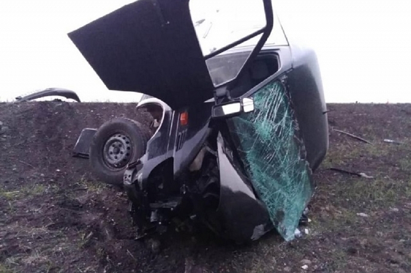 В Краснодарском крае в лобовом ДТП с Mercedes погиб водитель Mazda