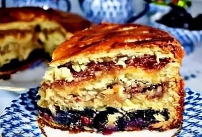 Пышный трехслойный пирог на сметане пеку в одной форме: нужен большой противень с высокими бортиками  и фольга