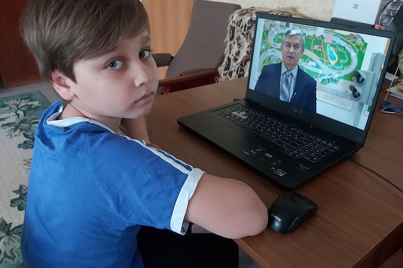 В Краснодарском крае школьники продолжают изучать ПДД дистанционно