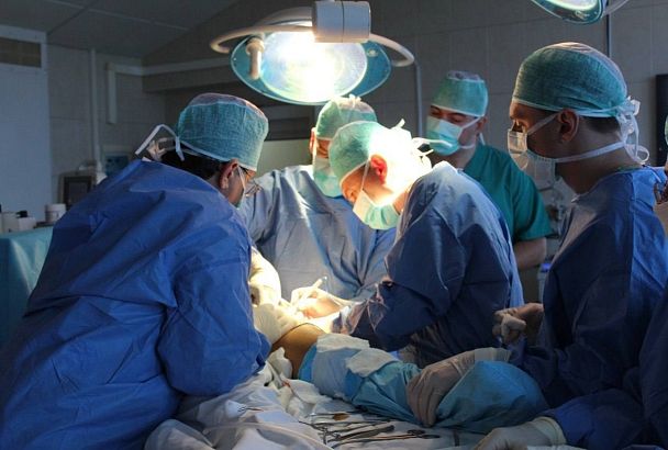 Собрали по кусочкам: врачи в Краснодаре провели сложную операцию пострадавшему в ДТП подростку 