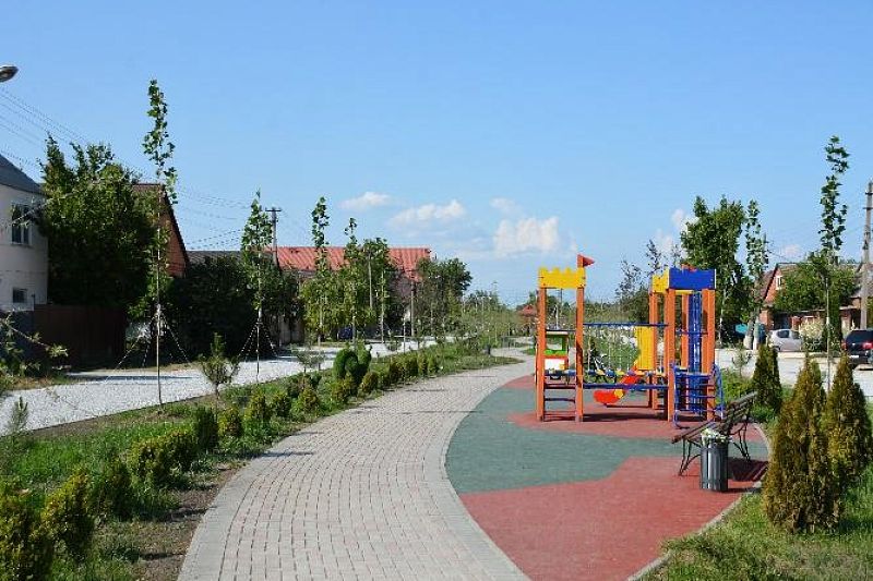 В Крымске благоустроена аллея в рамках нацпроекта «Жилье и городская среда»