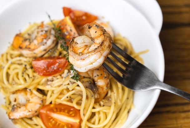 Если худеете, срочно приготовьте эти вкуснейшие спагетти с креветками: просто божественно!