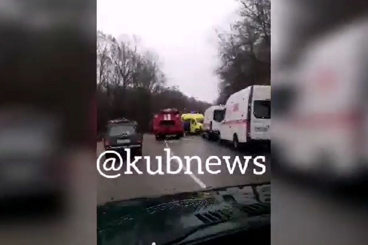 Появилось видео с места жесткого ДТП с тонаром и легковушкой, где погибли четыре человека 