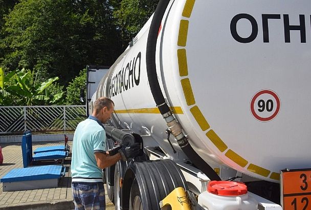 Власти опровергли нехватку бензина на заправках в Сочи