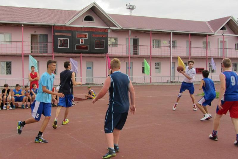 В Туапсинском районе ремонтируют спортивные площадки