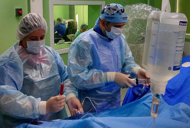 В Краснодаре хирурги провели уникальную операцию пациенту с тромбозом