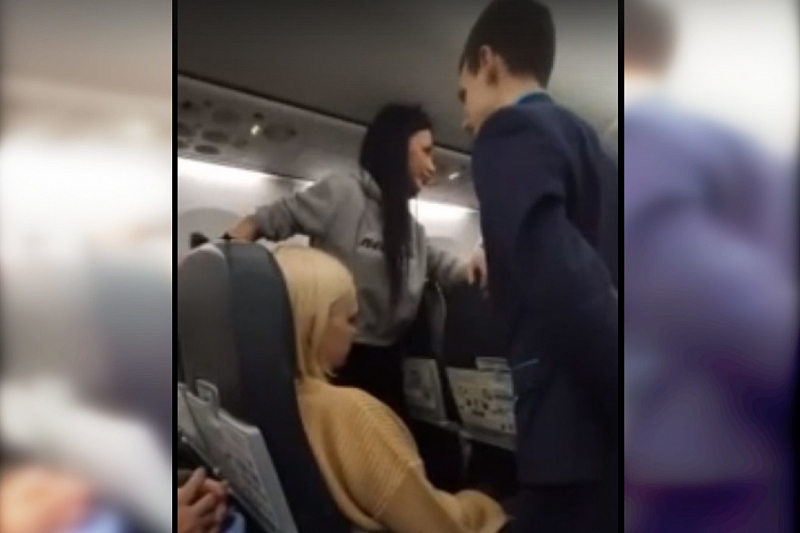 Устроившая дебош на борту авиарейса Санкт-Петербург - Сочи девушка оштрафована на 1 тыс. рублей