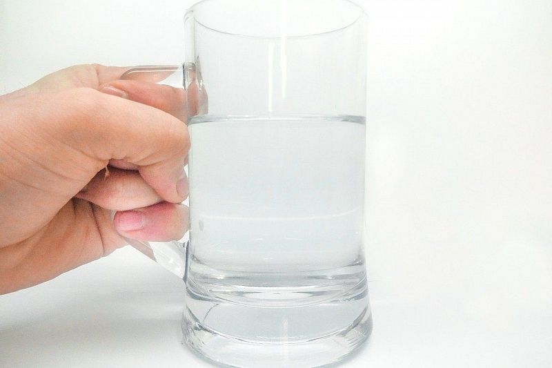 Диетологи рассказали, как два стакана горячей воды помогут сбросить вес и остановить старение