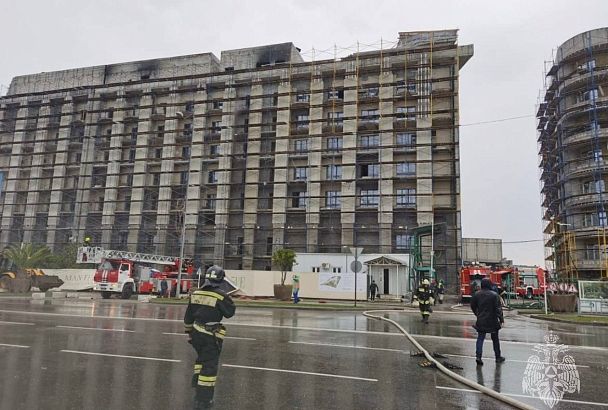 Эвакуировано 100 человек: в Сочи потушили крупный пожар в строящейся многоэтажке