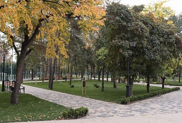 Сквер имени Льва Толстого благоустроили в Краснодаре по нацпроекту «Жилье и городская среда» 
