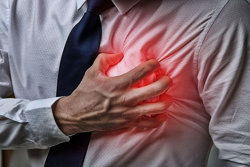 Аритмия, инфаркт, гипертония: врач-кардиолог рассказал, какие болезни могут проявиться после крещенских купаний