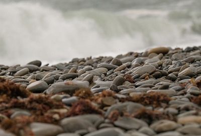 Волны в человеческий рост: шторм усилится у берегов Сочи и Сириуса