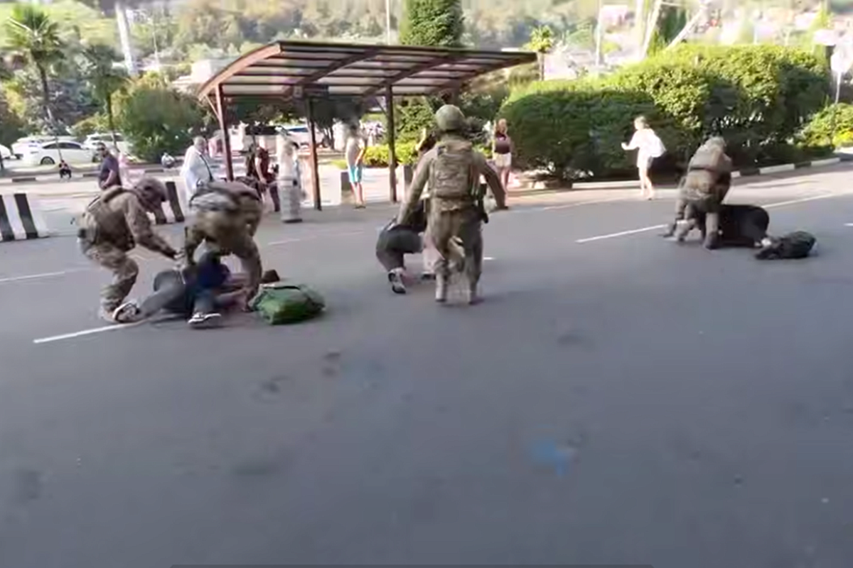 Жителю Туапсе предъявили обвинение в вербовке для террористической организации: он пытался сбежать из России