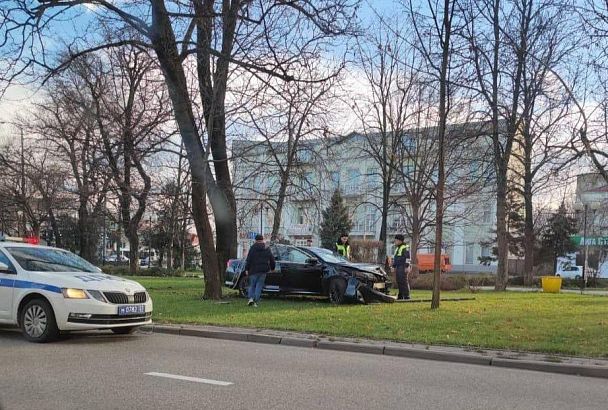 Три человека пострадали в ДТП с тремя машинами в центре Краснодара