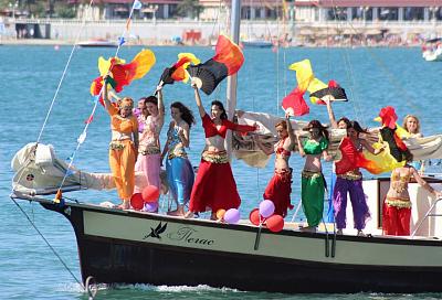 В Геленджике проходит единственный в России карнавал на воде