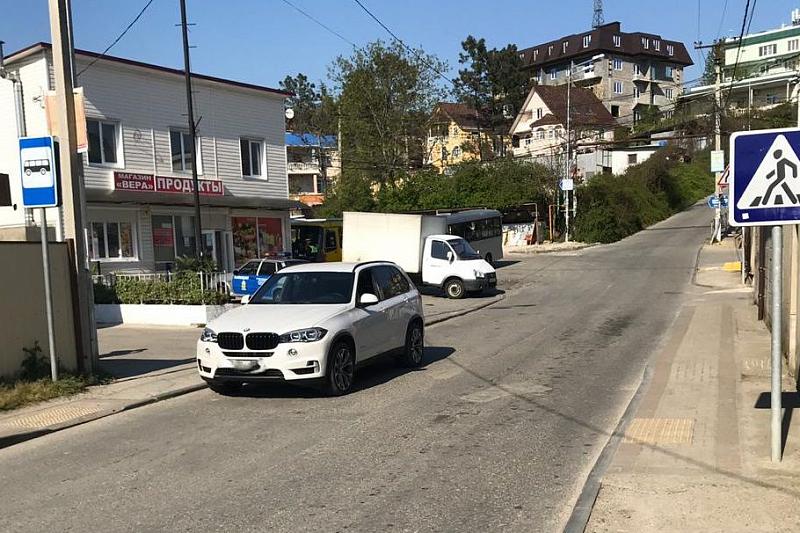 В Сочи водитель BMW сбил 10-летнюю девочку на пешеходном переходе
