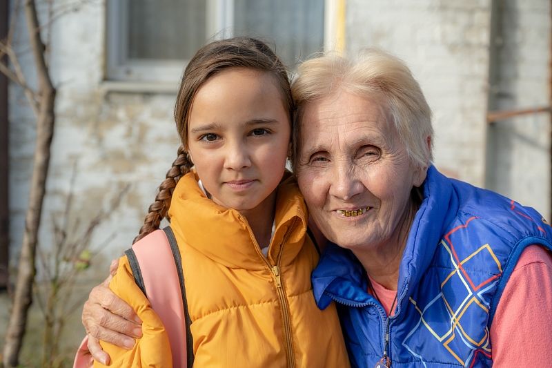 У Антонины Сирадзе подрастают внуки. Многие из них – школьники. Бабушка со всеми общается, всем помогает.