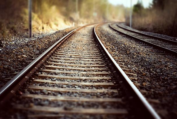 В Краснодарском крае пассажирский поезд насмерть сбил женщину