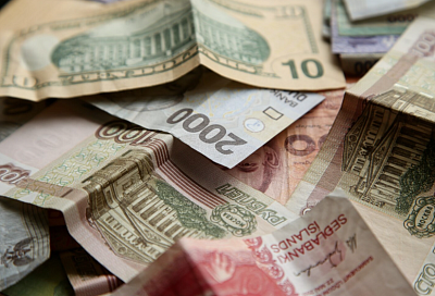 ЦБ продлил ограничения на снятие наличной валюты — теперь до сентября