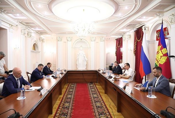 Вениамин Кондратьев и Сергей Комиссаров обсудили вопросы развития газомоторной инфраструктуры на Кубани