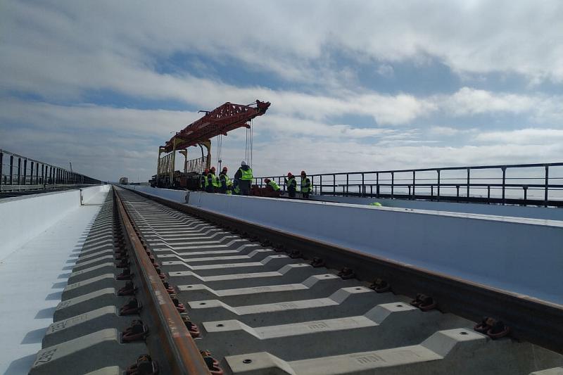 Первый технологический поезд пойдет по Крымскому мосту уже в августе 2019 года