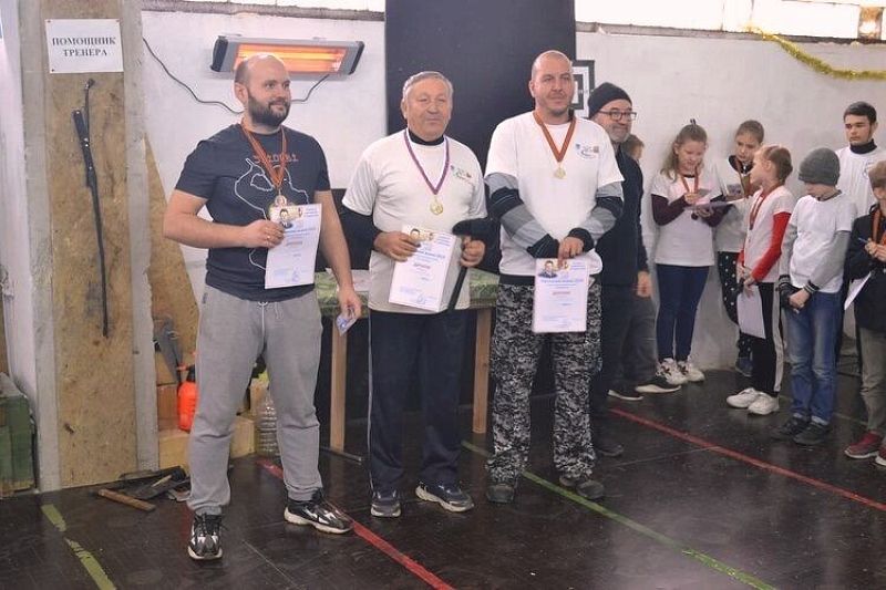 В Новороссийске прошел турнир по метанию ножа