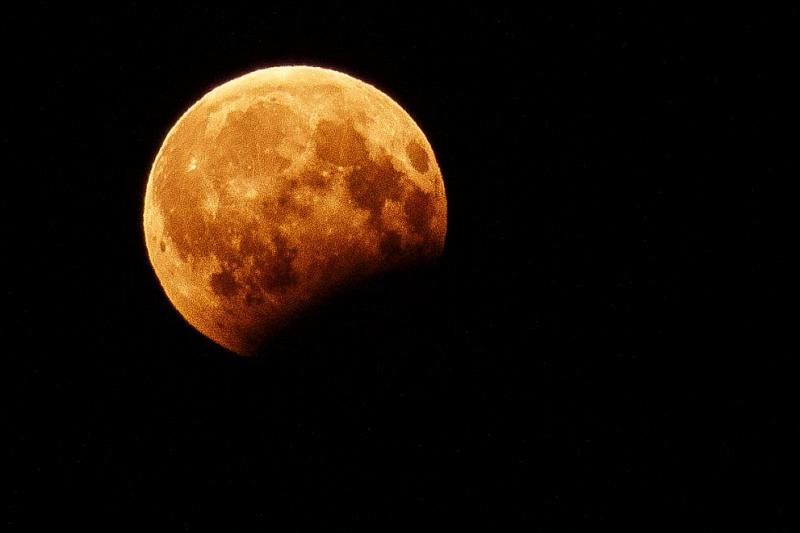 Жители Краснодарского края  увидят частичное затмение Луны 